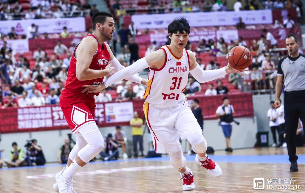 熊猫体育官网首页-山东泰山发布备战花絮，今晚防线松动，法国杯任务艰巨，身体对抗强度拉满